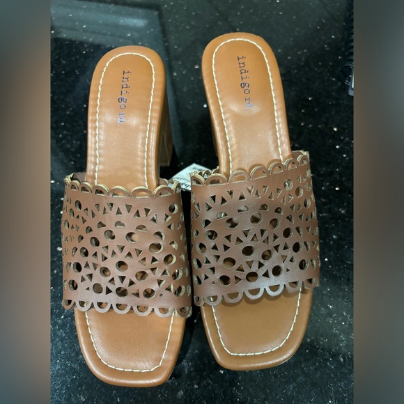 Size 6 brown platform clog sandals by Indigo Rd. - Picture 3 of 4